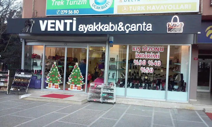 Venti vitrin kampanyası — Mağaza camlarında yılbaşı ve indirim kampanyası uygulamaları.